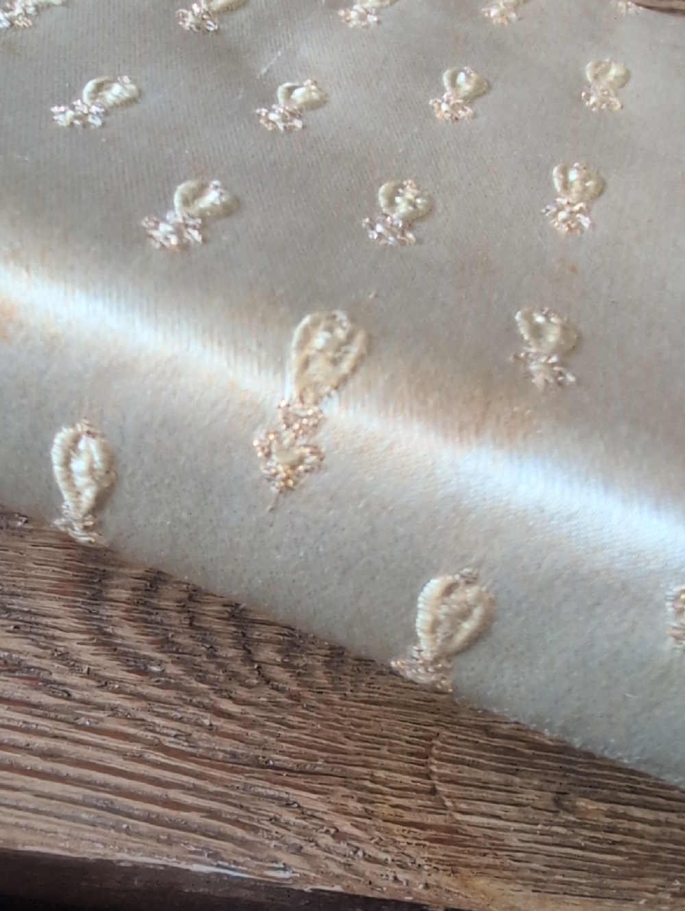 Elegant Embroidered Gold Satin Evening Clutch with Gold Chain & Coin Purse - Picture 13 of 14